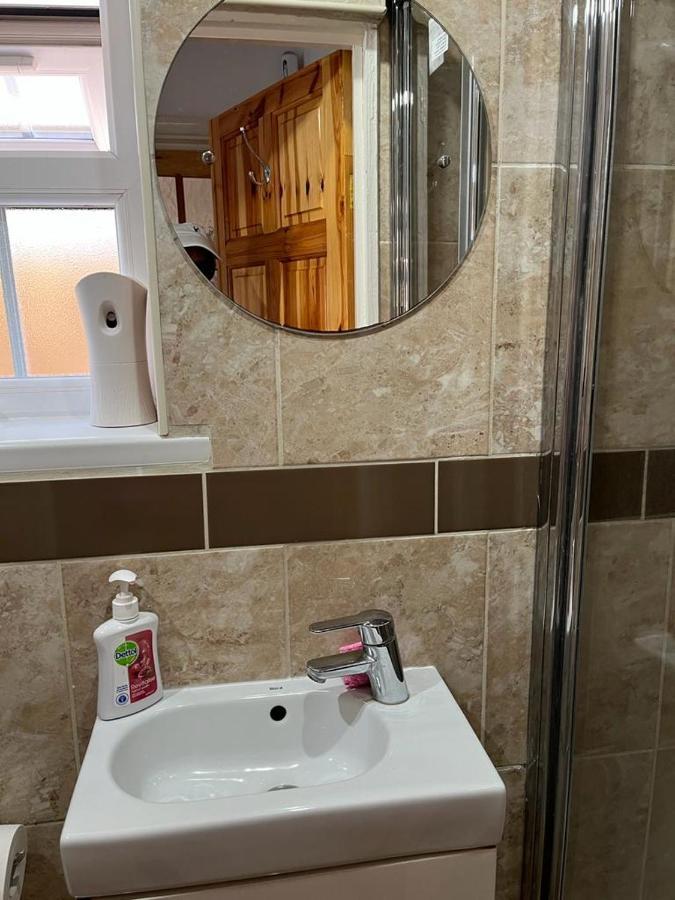 Large Double Bedroom With Free On Site Parking Kingston upon Thames (Greater London) Exterior foto
