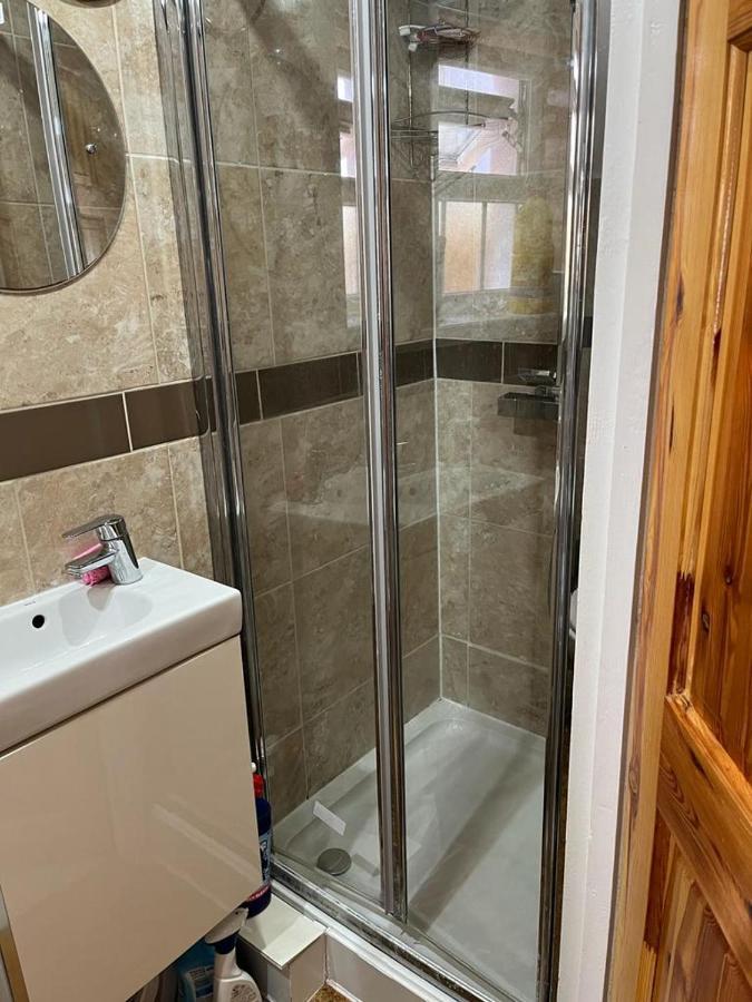 Large Double Bedroom With Free On Site Parking Kingston upon Thames (Greater London) Exterior foto